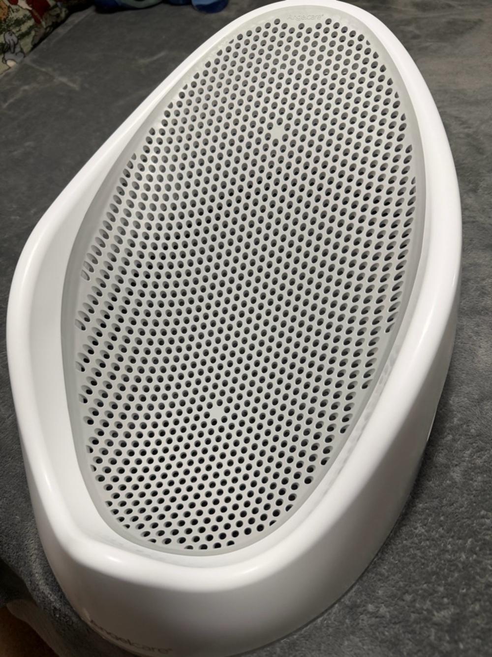 White Infant Bath Support with Breathable Drainable Mesh